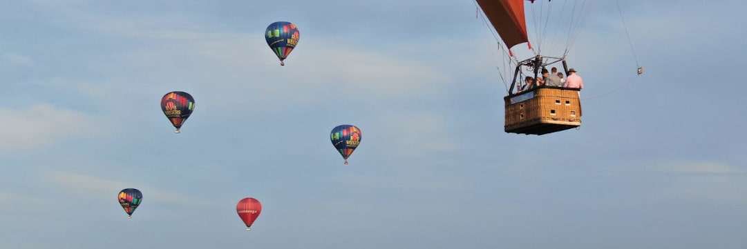 meerdere luchtballonen ballonevenement
